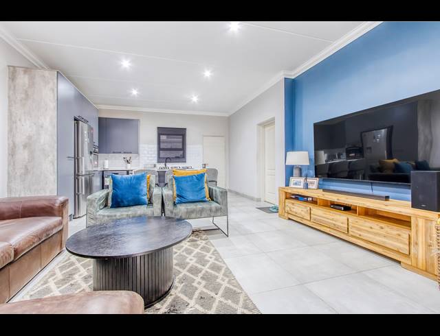 2 BEDROOM APARTMENT FOR SALE IN BRYANSTON